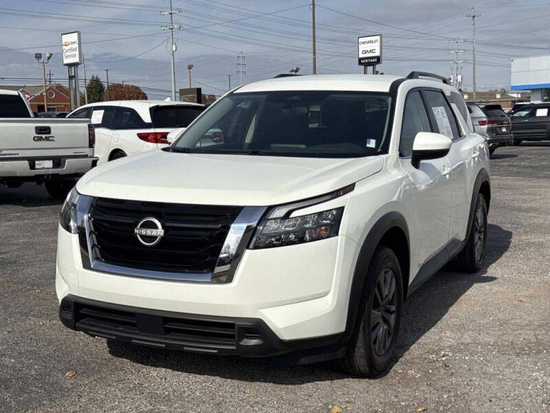 2025 Nissan Pathfinder SV