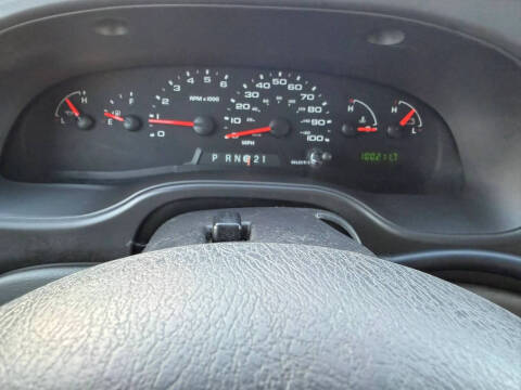 2004 Ford E-Series E-150 Chateau
