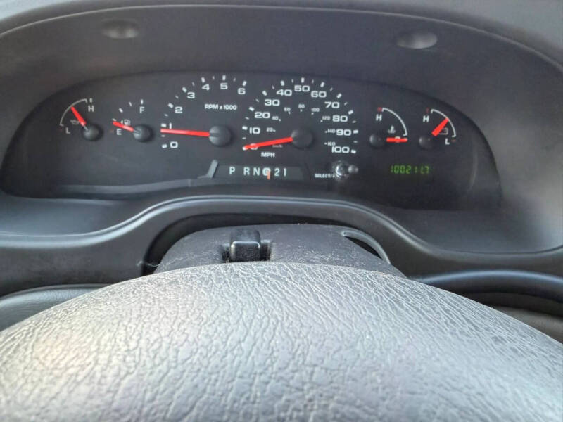 2004 Ford E-Series E-150 Chateau