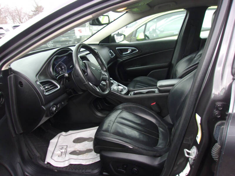 2017 Chrysler 200 Limited