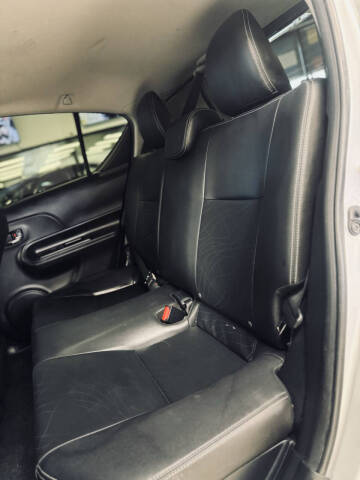 2016 Toyota Prius c Three