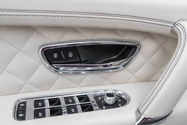 2017 Bentley Bentayga 11