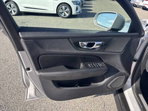 2025 Volvo V60 Cross Country B5 Plus