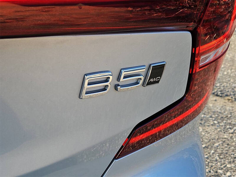 2022 Volvo S60 B5 Momentum