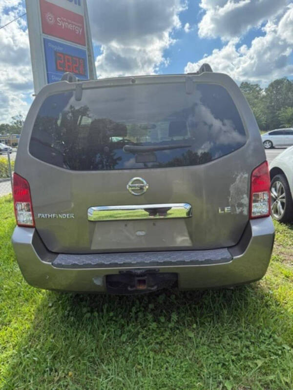 2005 Nissan Pathfinder LE