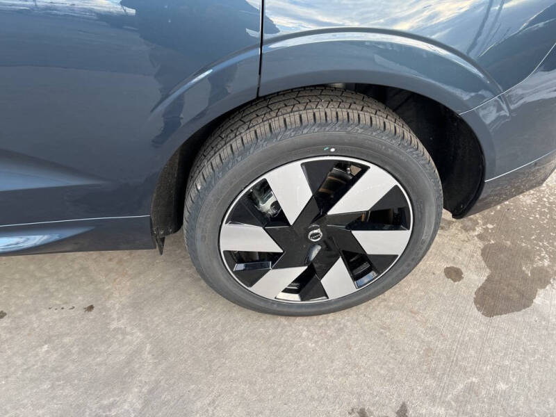 2025 Volvo XC60 T8 Plus Dark Theme