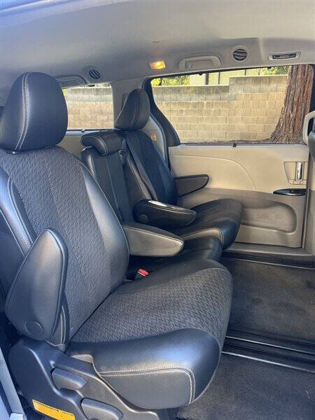 2012 Toyota Sienna SE 8-Passenger