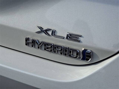 2021 Toyota Avalon Hybrid XLE