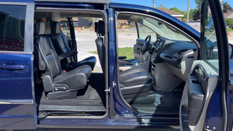 2014 Chrysler Town and Country Touring