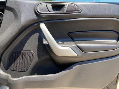 2011 Ford Fiesta SES