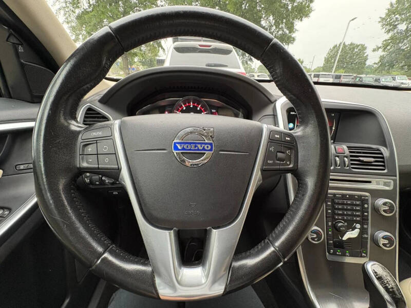 2016 Volvo XC60 T6 Drive-E