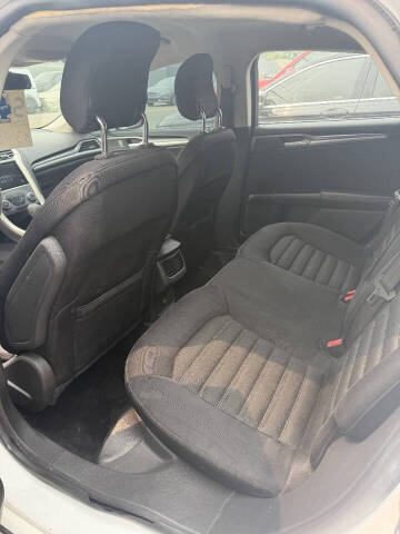 2014 Ford Fusion SE