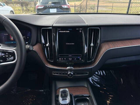 2023 Volvo XC60 B5 Ultimate Bright Theme