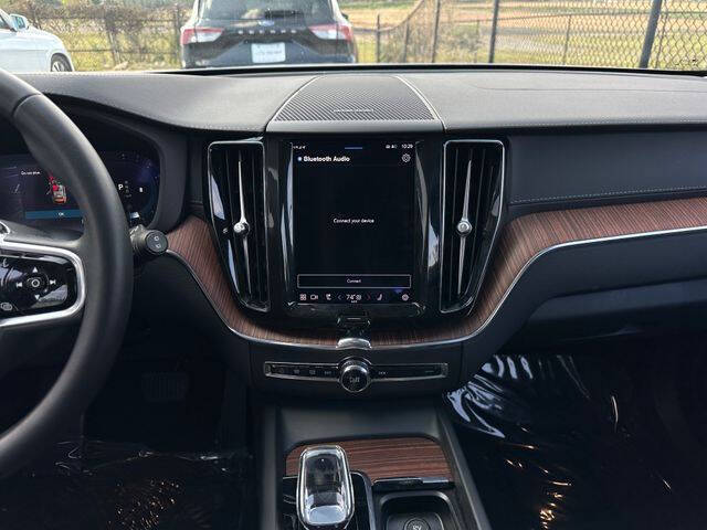 2023 Volvo XC60 B5 Ultimate Bright Theme