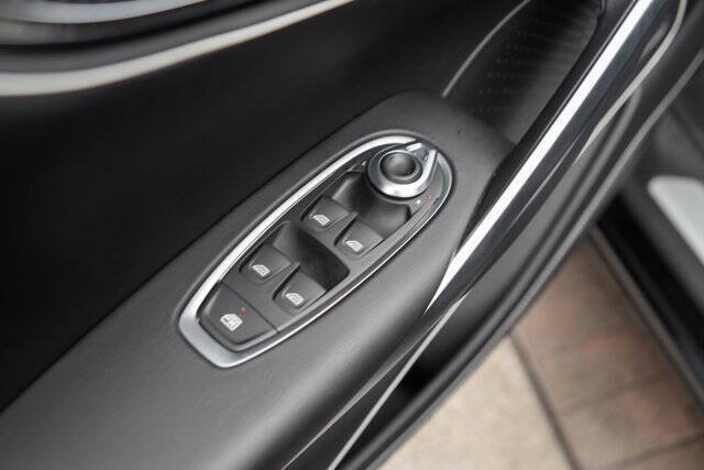 2026 Aston Martin DBX 29