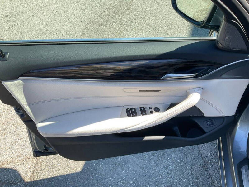 2022 BMW 5 Series 530i