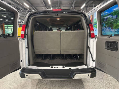 2025 Chevrolet Express LT 3500