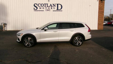 2025 Volvo V60 Cross Country B5 Plus