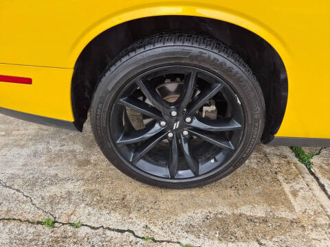 2017 Dodge Challenger SXT Plus