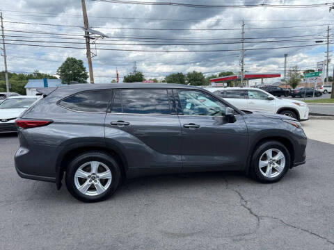 2022 Toyota Highlander LE