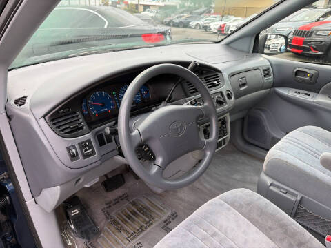 2001 Toyota Sienna LE