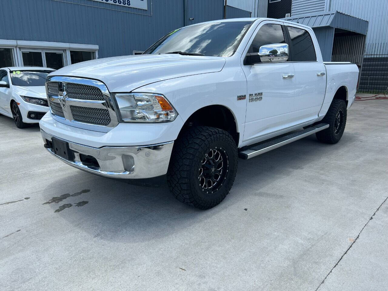 White 2018 Ram 1500 SLT 4x2 SLT 4dr Crew Cab 5.5 ft. SB Pickup 2