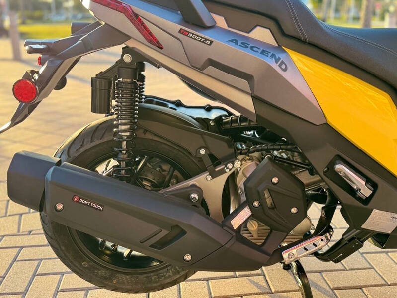 2025 Ascend Defender 300cc