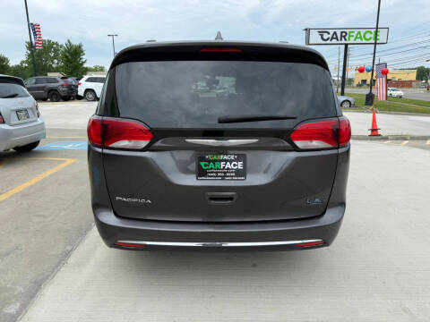 2017 Chrysler Pacifica Touring-L Plus