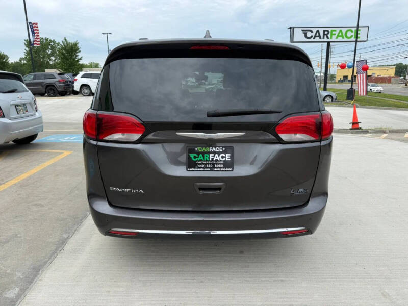 2017 Chrysler Pacifica Touring-L Plus