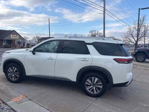 2023 Nissan Pathfinder SL