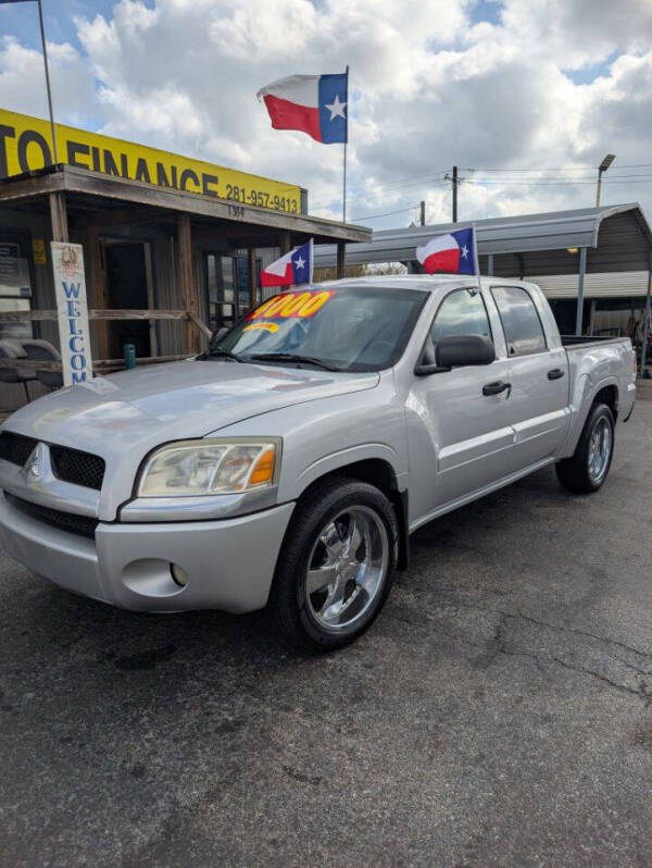 2006 Mitsubishi Raider XLS