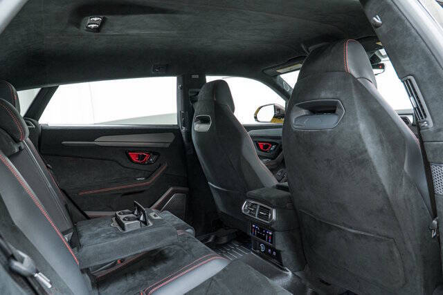 2023 Lamborghini Urus Performante