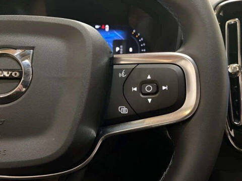2025 Volvo XC40 B5 Plus Bright Theme
