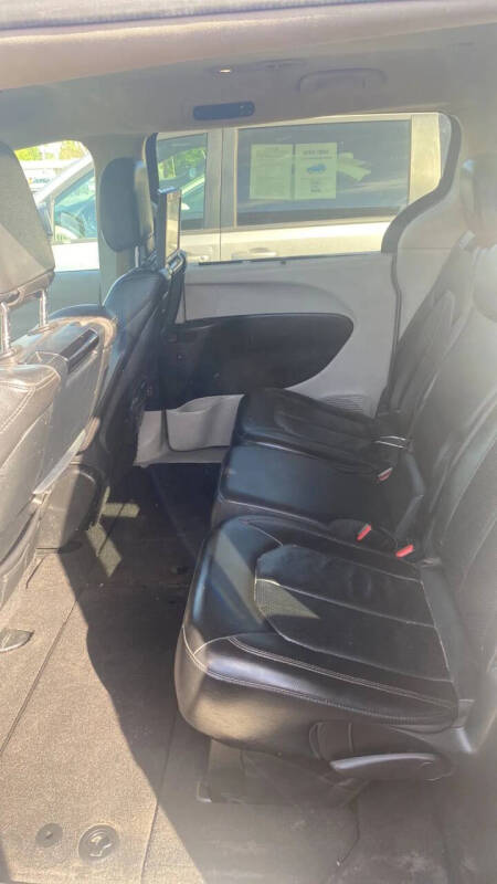 2017 Chrysler Pacifica Touring-L Plus