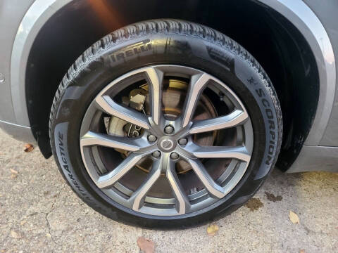 2017 Volvo XC90 T6 Momentum