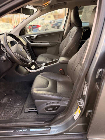 2016 Volvo XC60 T5 Platinum