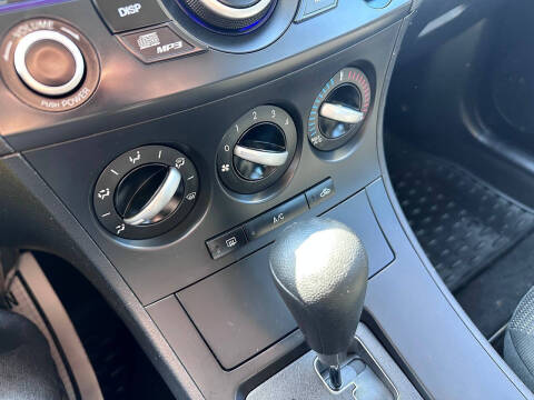 2013 Mazda MAZDA3 i SV