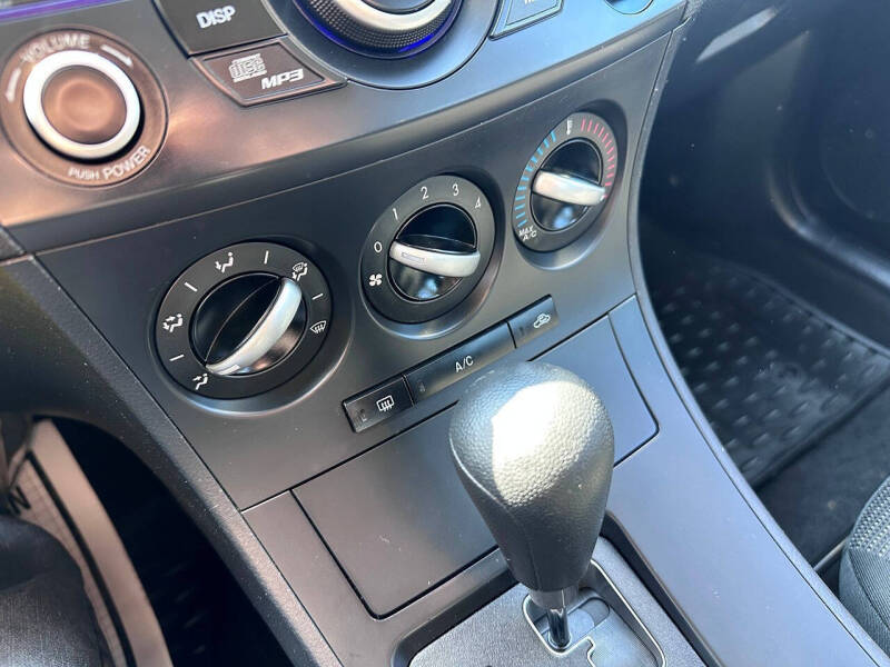 2013 Mazda MAZDA3 i SV