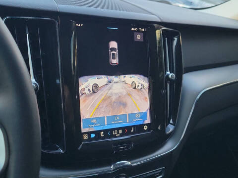 2024 Volvo XC60 B5 Core Dark Theme