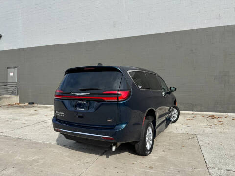 2025 Chrysler Pacifica Select