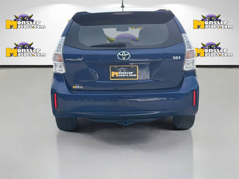 2012 Toyota Prius v Two
