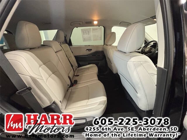 2024 Nissan Pathfinder SL