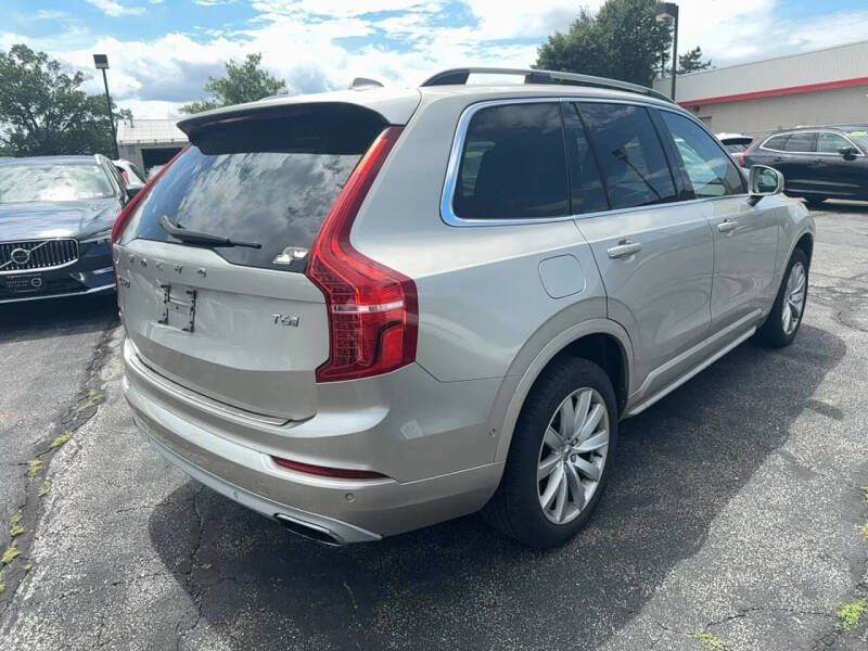 2016 Volvo XC90 T6 Momentum