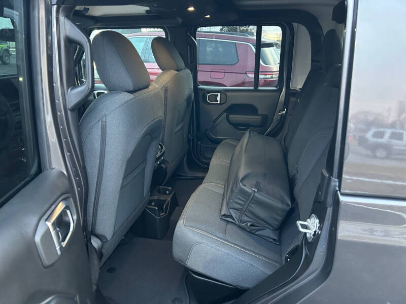 2025 Jeep Gladiator NightHawk