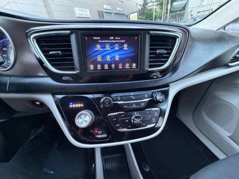 2018 Chrysler Pacifica LX