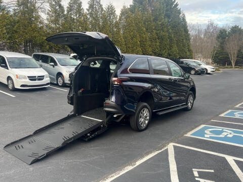 2026 Toyota Sienna LE 8-Passenger