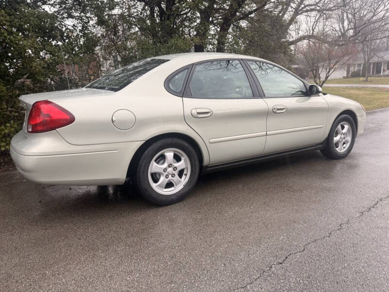 2003 Ford Taurus SE