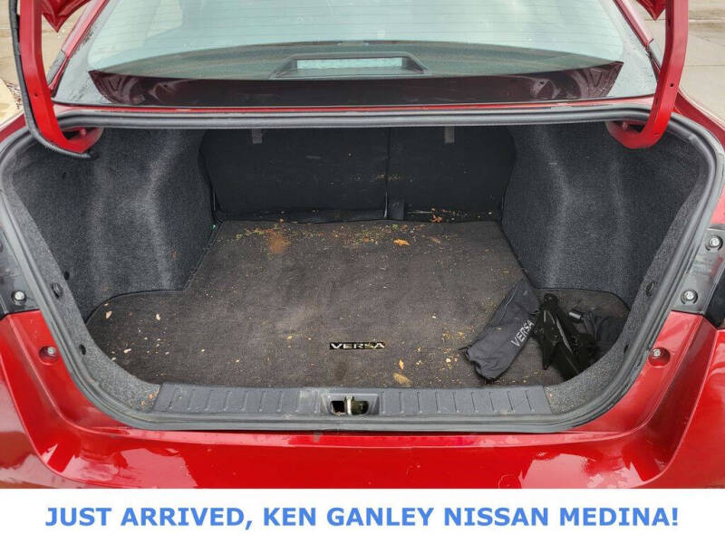 2023 Nissan Versa SR