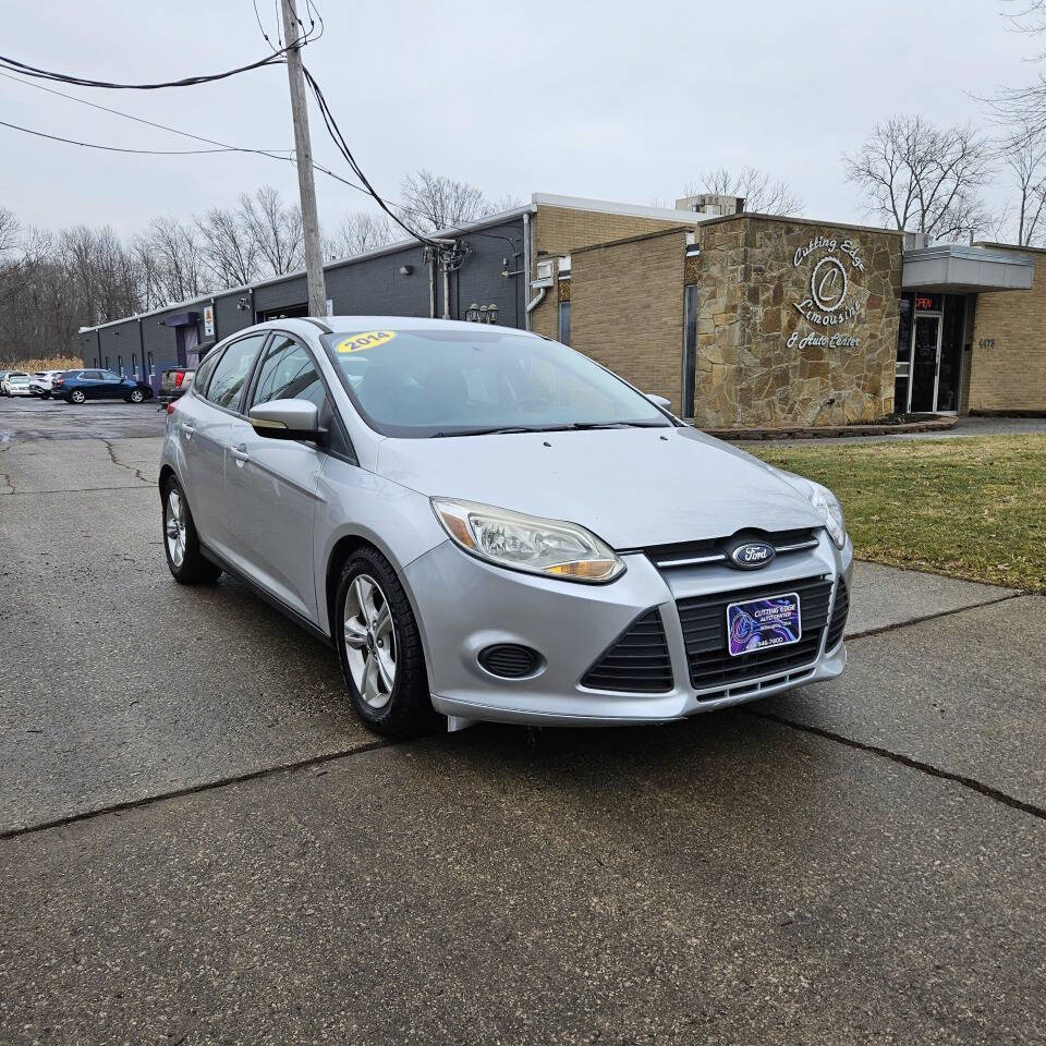 Silver 2014 Ford Focus SE SE 4dr Hatchback 2