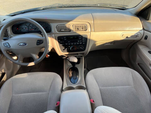 2003 Ford Taurus SE